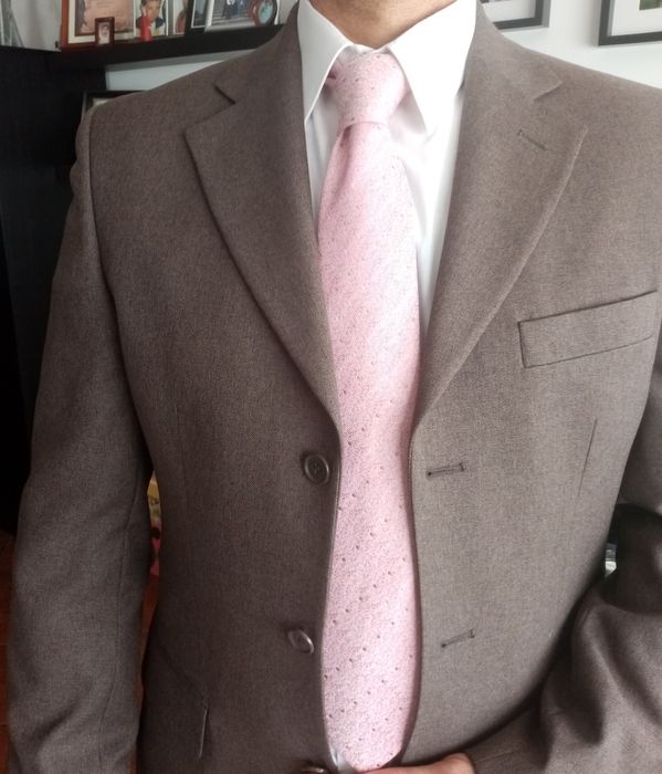 Fato de homem cor castanho