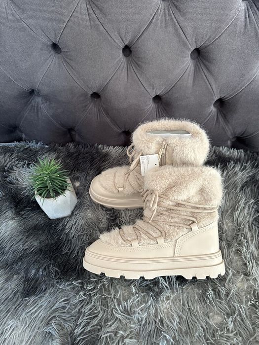 Теплі чоботи Zara з штучним хутром і шнурками чобітки Zara 34 розмір