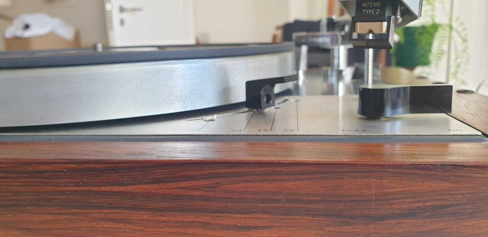 Gira Discos Lenco B55