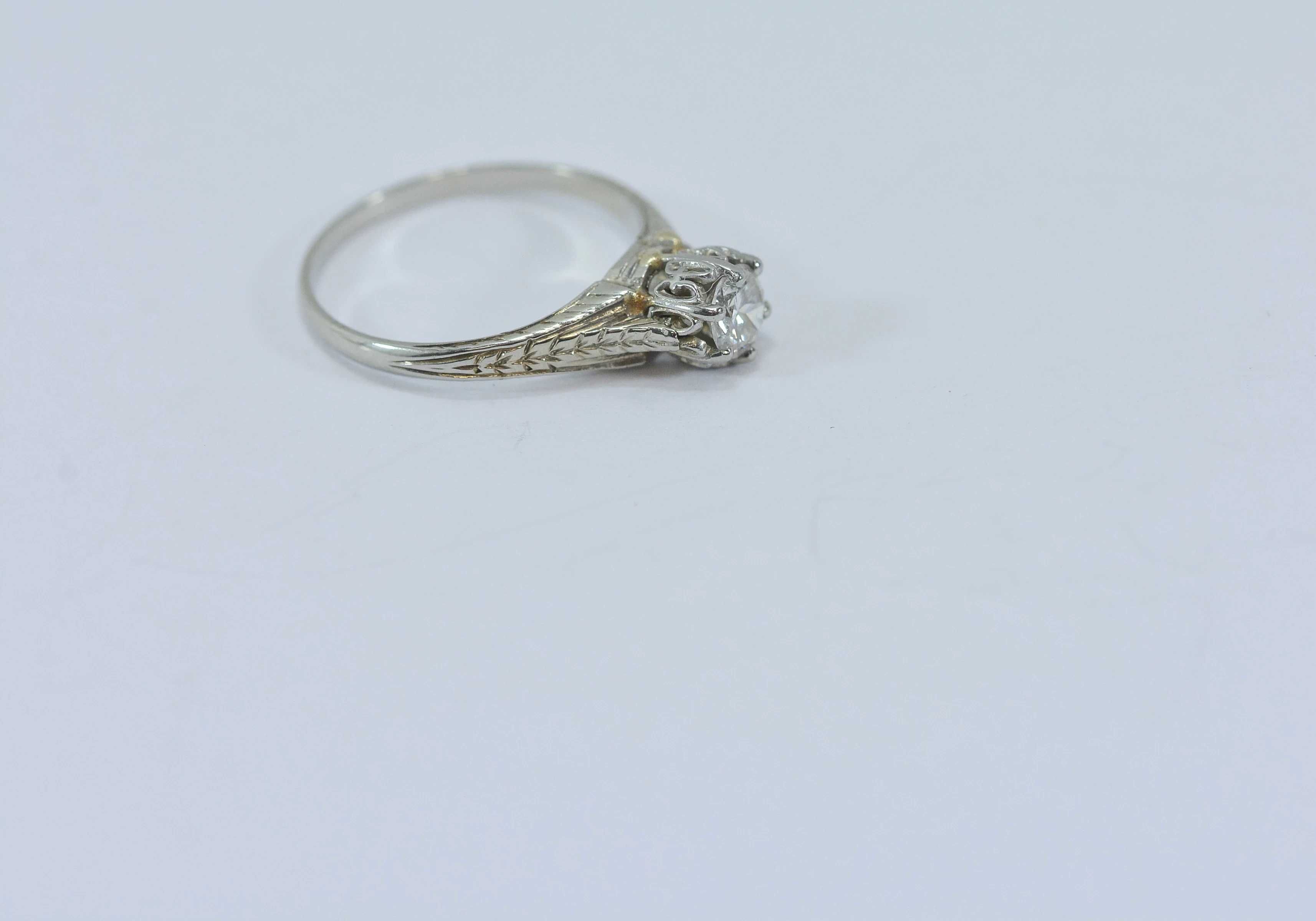 Piękny pierścionek z białego złota z brylantem 750 2,41g