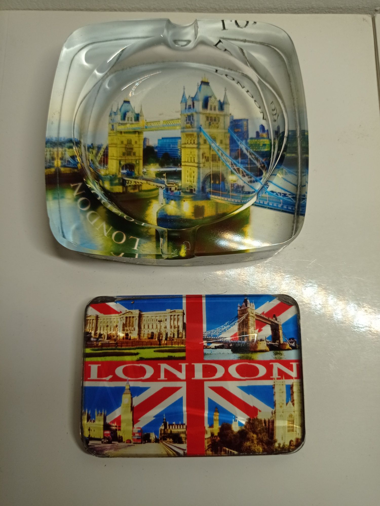 Zestaw pamiątkowy z Londynu magnes + popielniczka GECKO