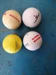 Bolas de golfe e bases de copos