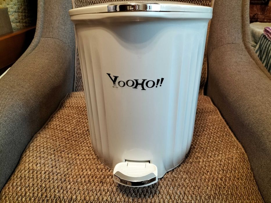 Мусорное ведро с педалью и откидной крышкой Yooho!