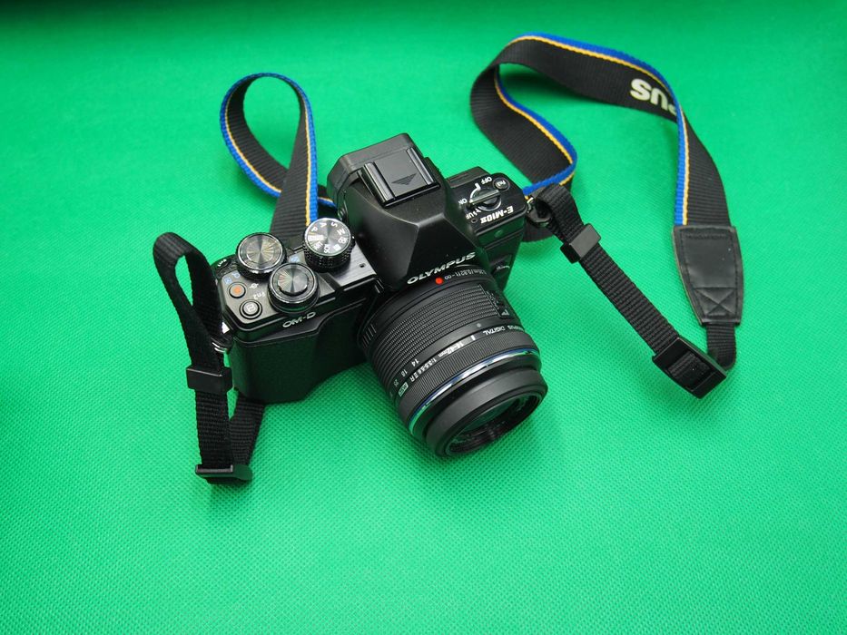 CZARNY OLYMPUS OM-DE-M10 Mark II aparat fotograficzny + obiektyw 14-42