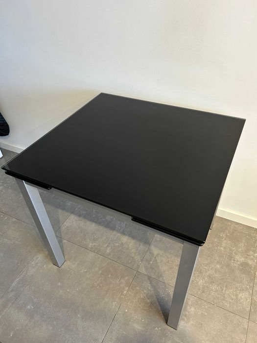 Mesa extensível em vidro preto