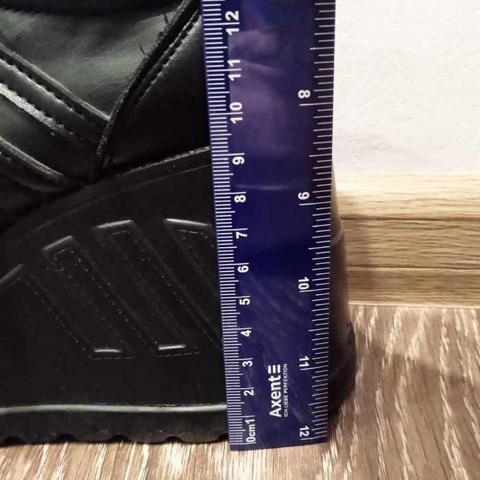 кроссовки на высокой подошве demonia