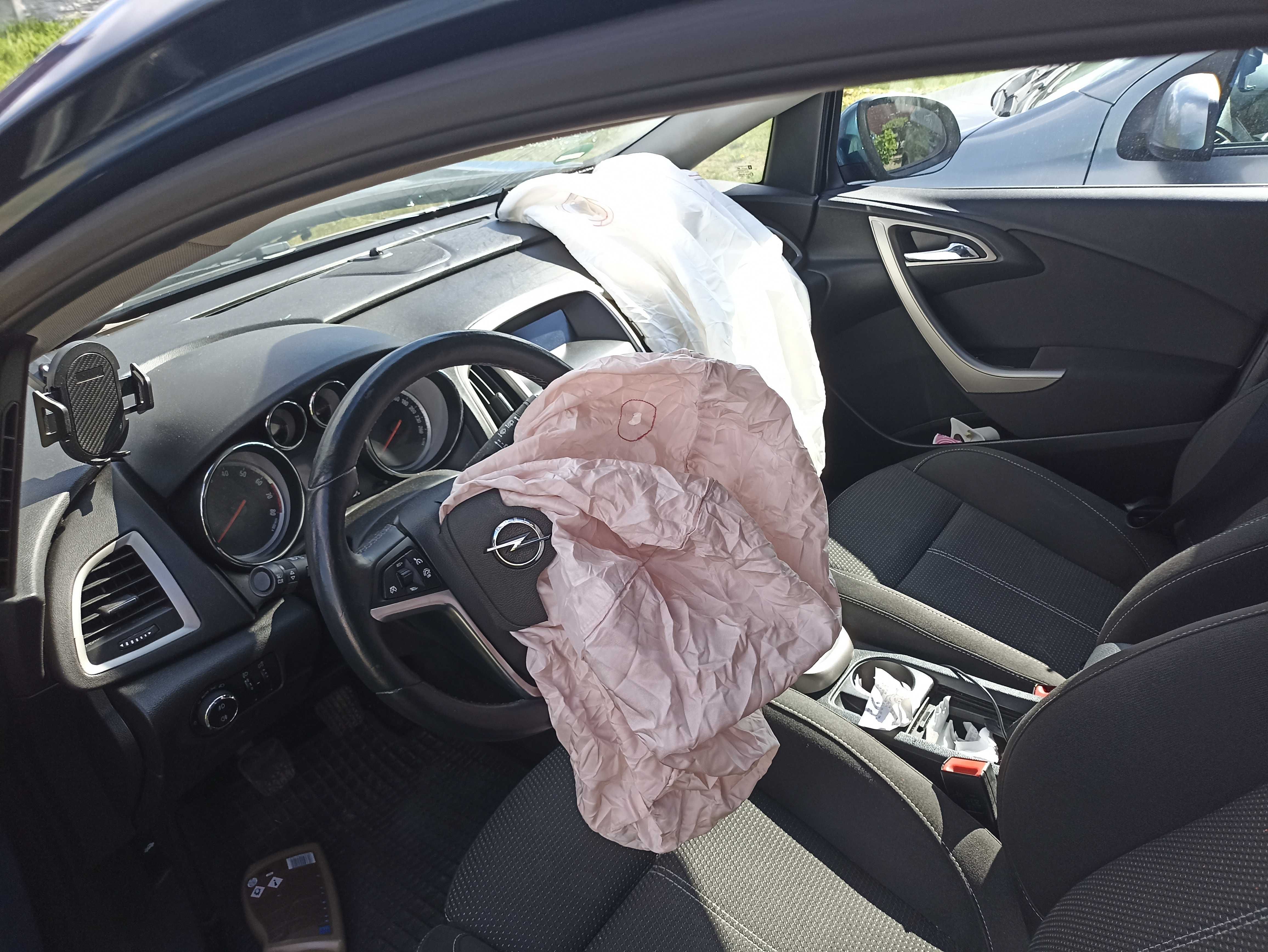 Opel Astra J 1,4 turbo uszkodzona 2013 rok