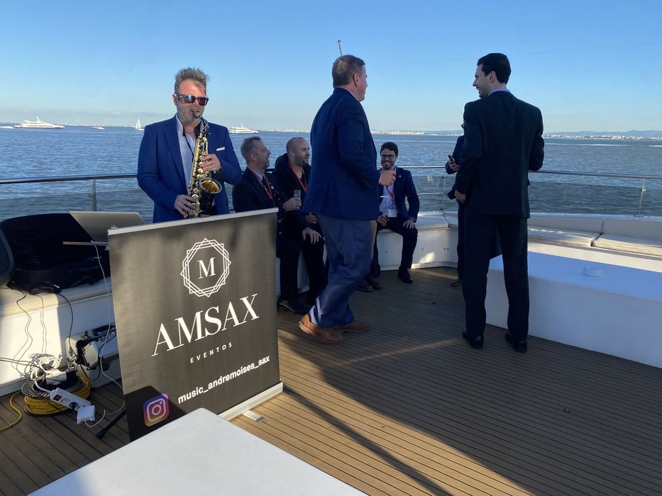 Andre Moises/ Saxofonista / Eventos /surpresa/catering/ aluguer de som