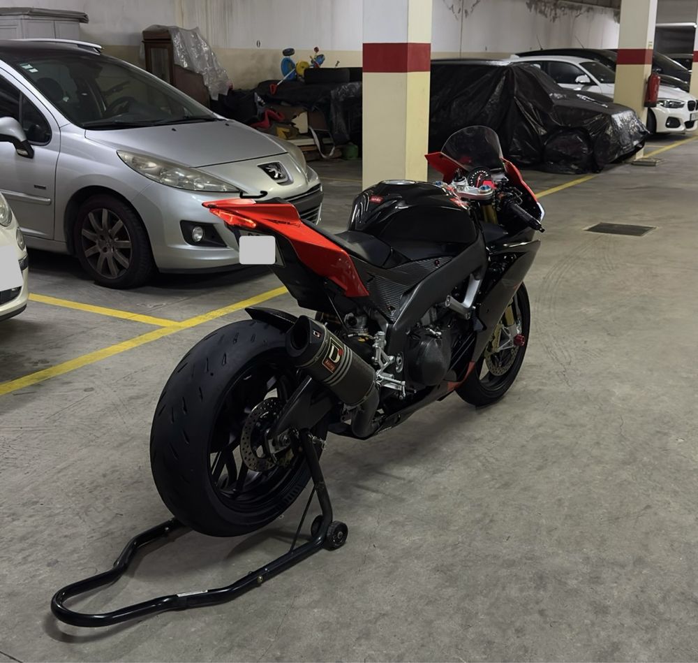 Aprilia RSV4 Factory