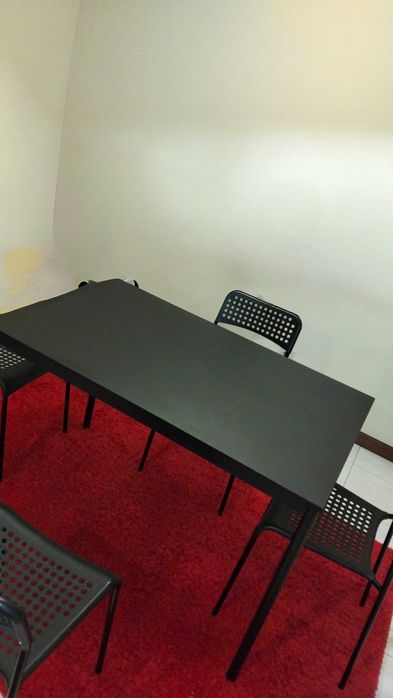 SANDSBERG / ADDE
Mesa e 4 cadeiras para venda