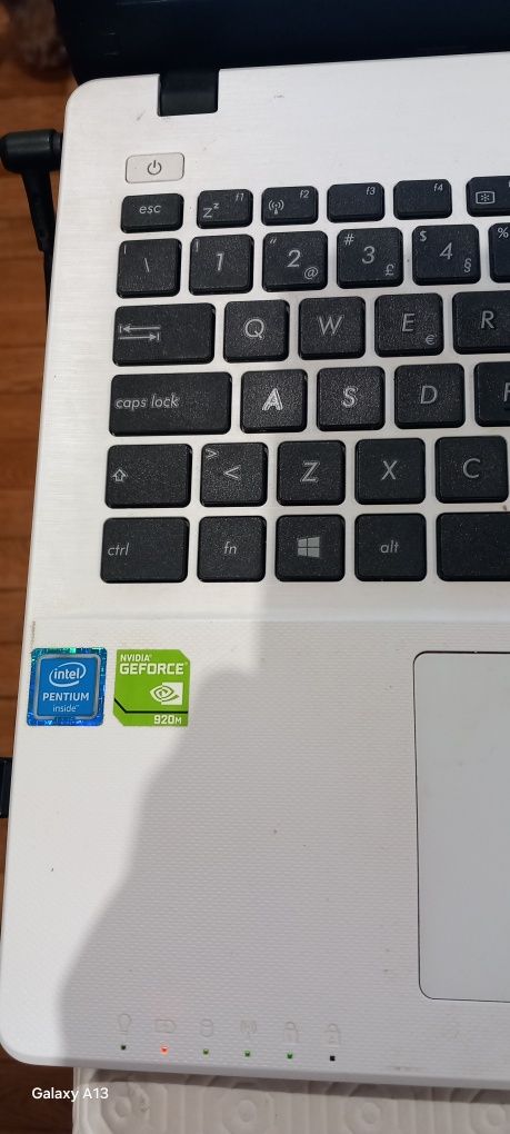 Portátil Asus X552M