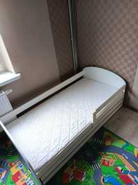 Łóżko dziecięce dla chłopca z barierka, pojemnikiem 80 x 160 cm
