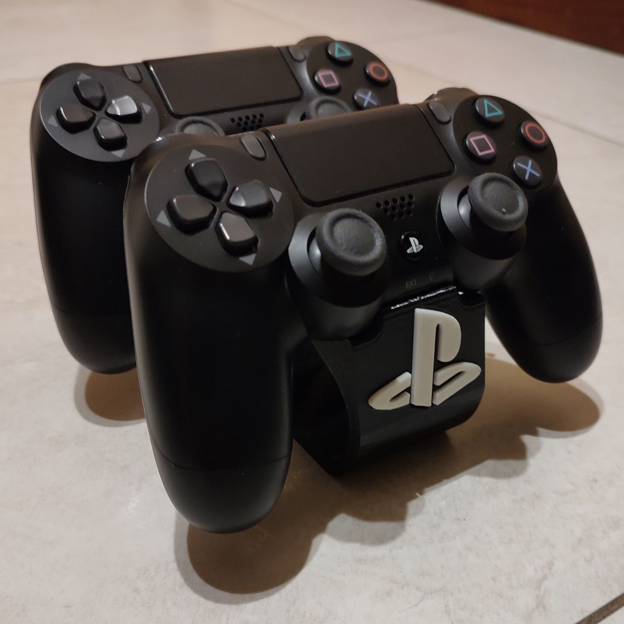 Stojak,Podstawka na 2 pady, kontrolery PS4 - PET-G