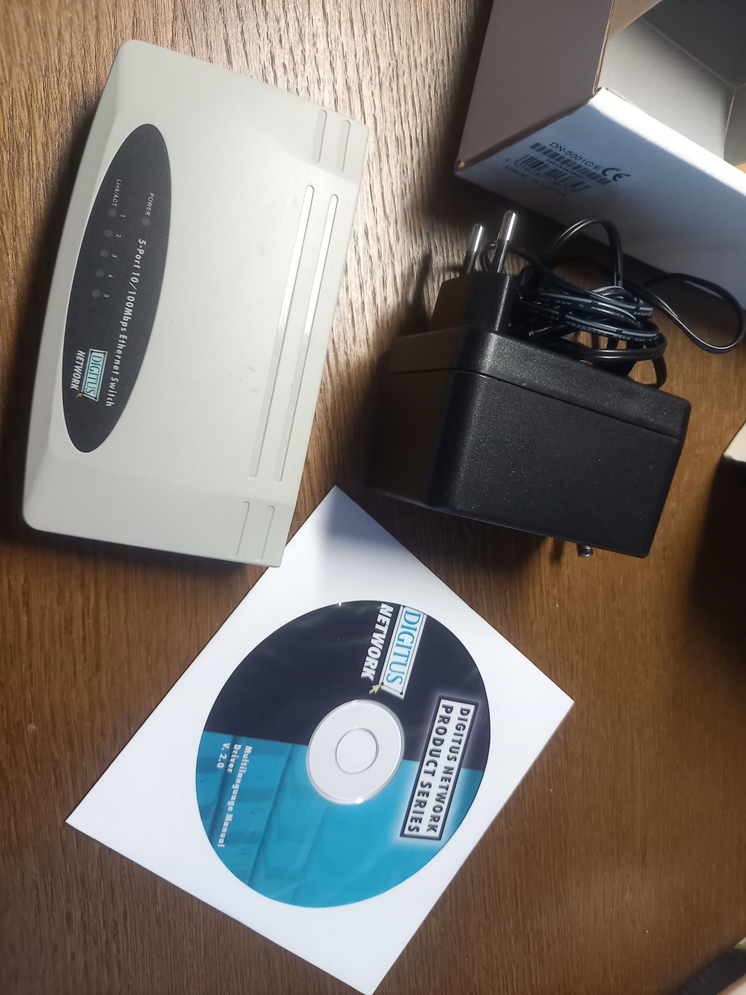 Switch Fast Ethernet Digitus A-DN-5001