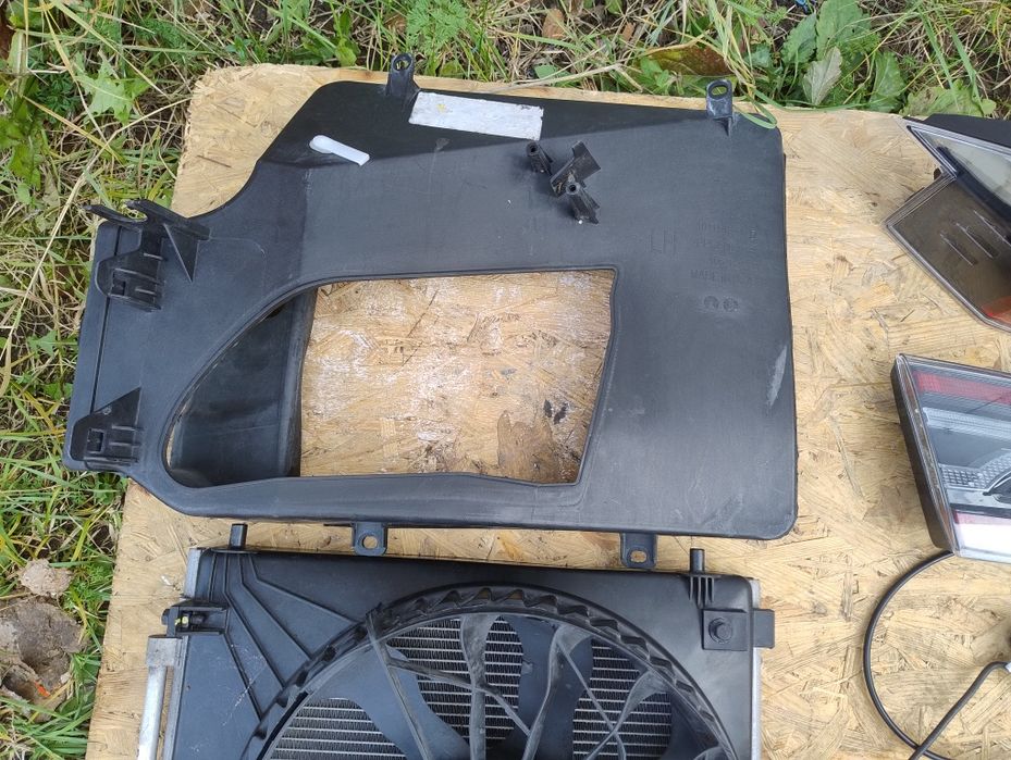 Деталі передка Tesla Model S