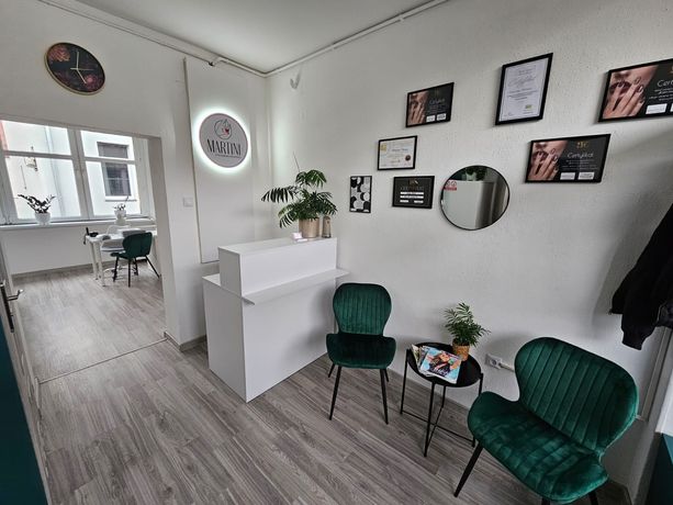 Podnajmę stanowisko do manicure lub rzęs/PMU/kosmetyki białej/pedicure