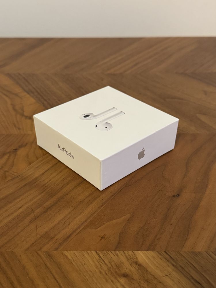 Oryginalne pudełko po Apple AirPods 2. generacji