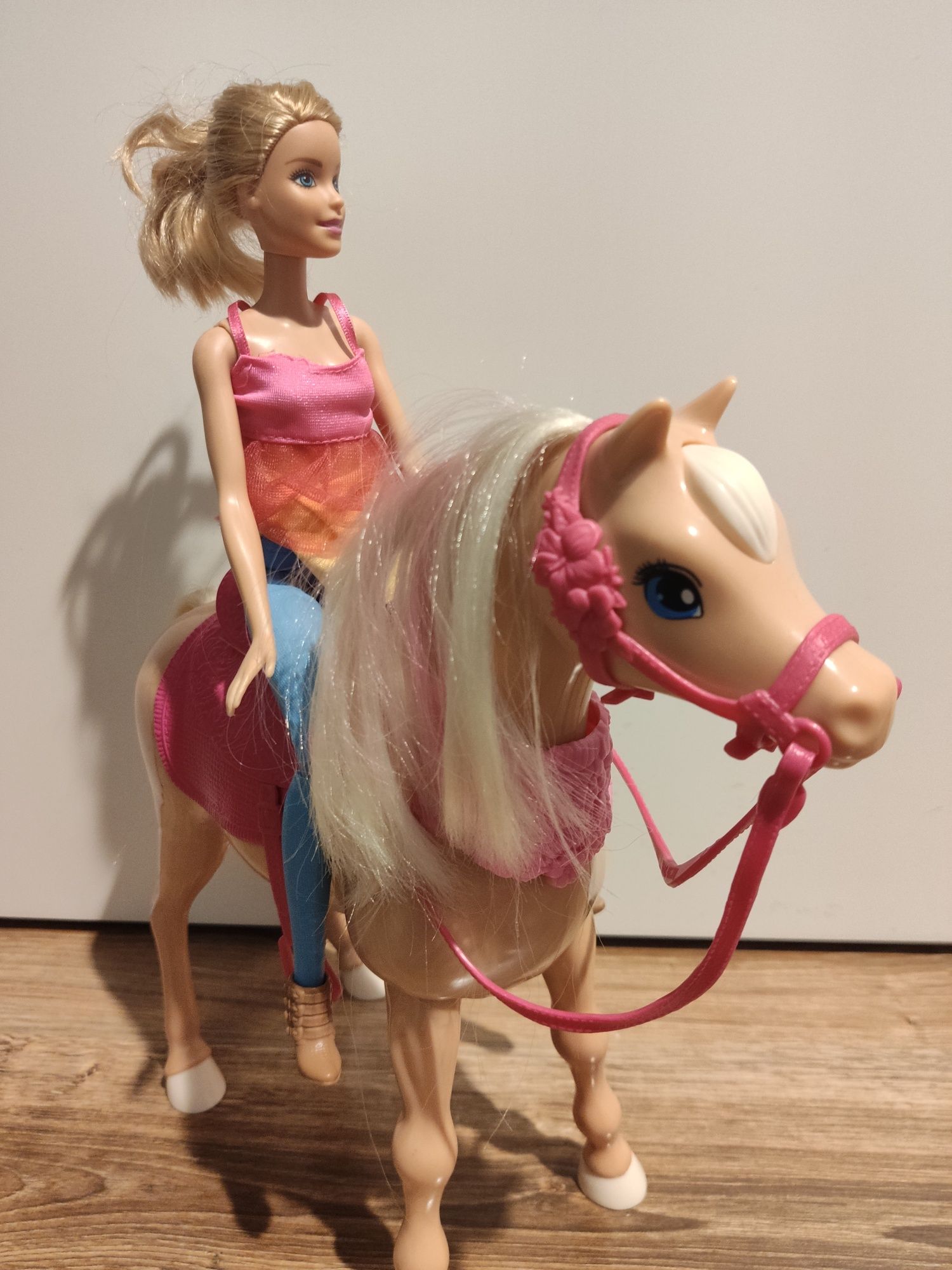 Barbie kowbojka z tańczącym koniem. Stan BDB