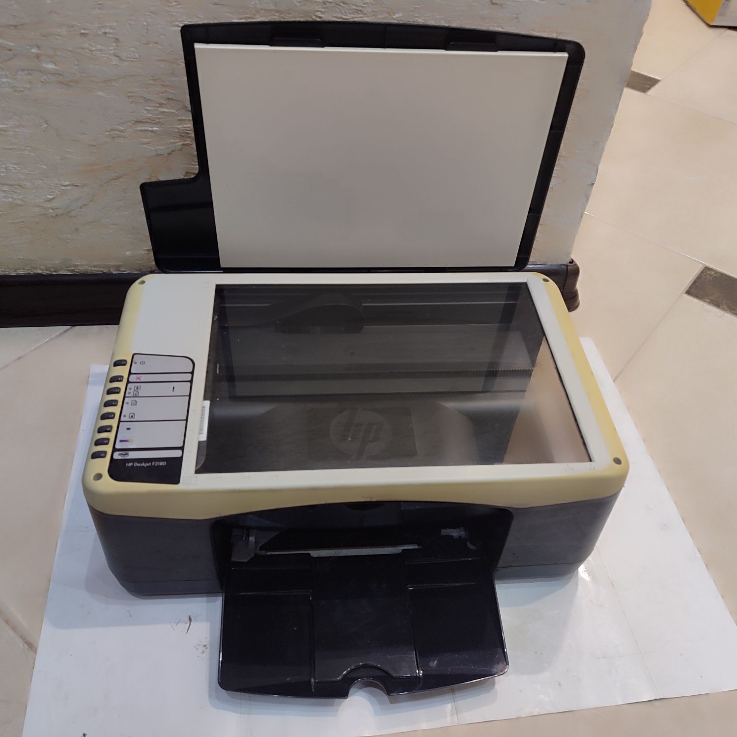 Принтер HP CB595A