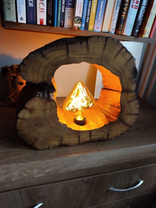 Lampa z pnia drewna akacjowego ,klimat
