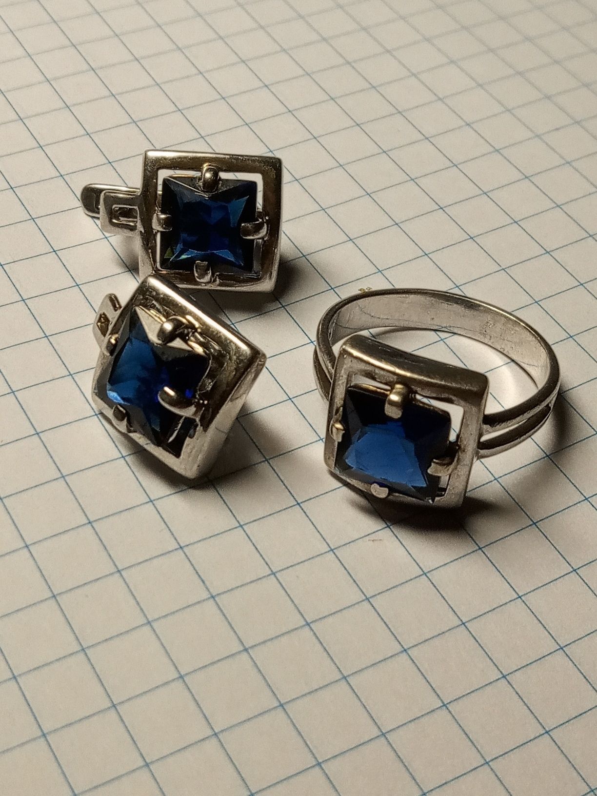 Каблучка, перстень та сережки. Срібло 925. Камінь