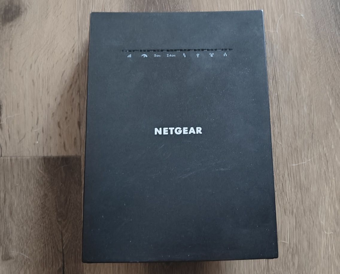Nighthawk® X6S Tri-band WiFi Mesh Extender