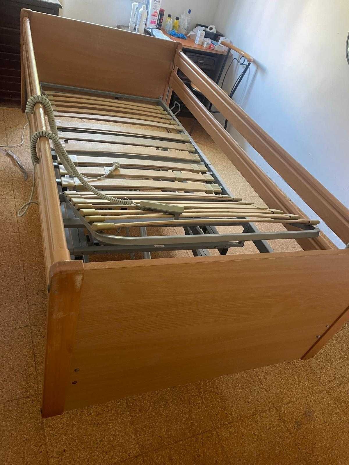 Cama Articulada ELÉCTRICA, com Colchão Anti-Escaras