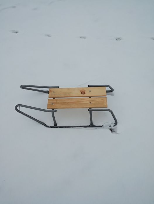 Sanki drewniane siedzisko, metalowe płozy