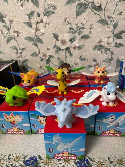 Adopt Me Адопт Мі фігурки  з Хеппі Міл МакДональдз
