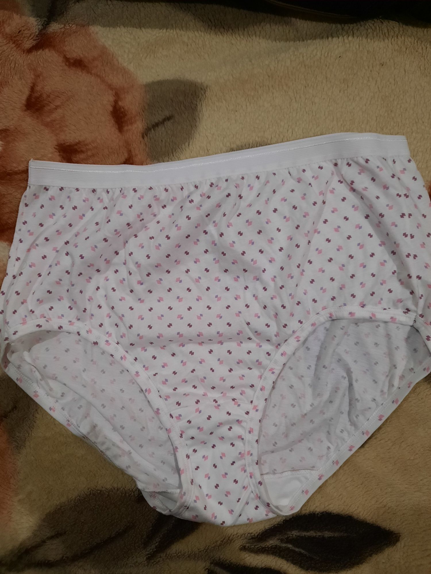 Продам набор трусиков L, 5 пар