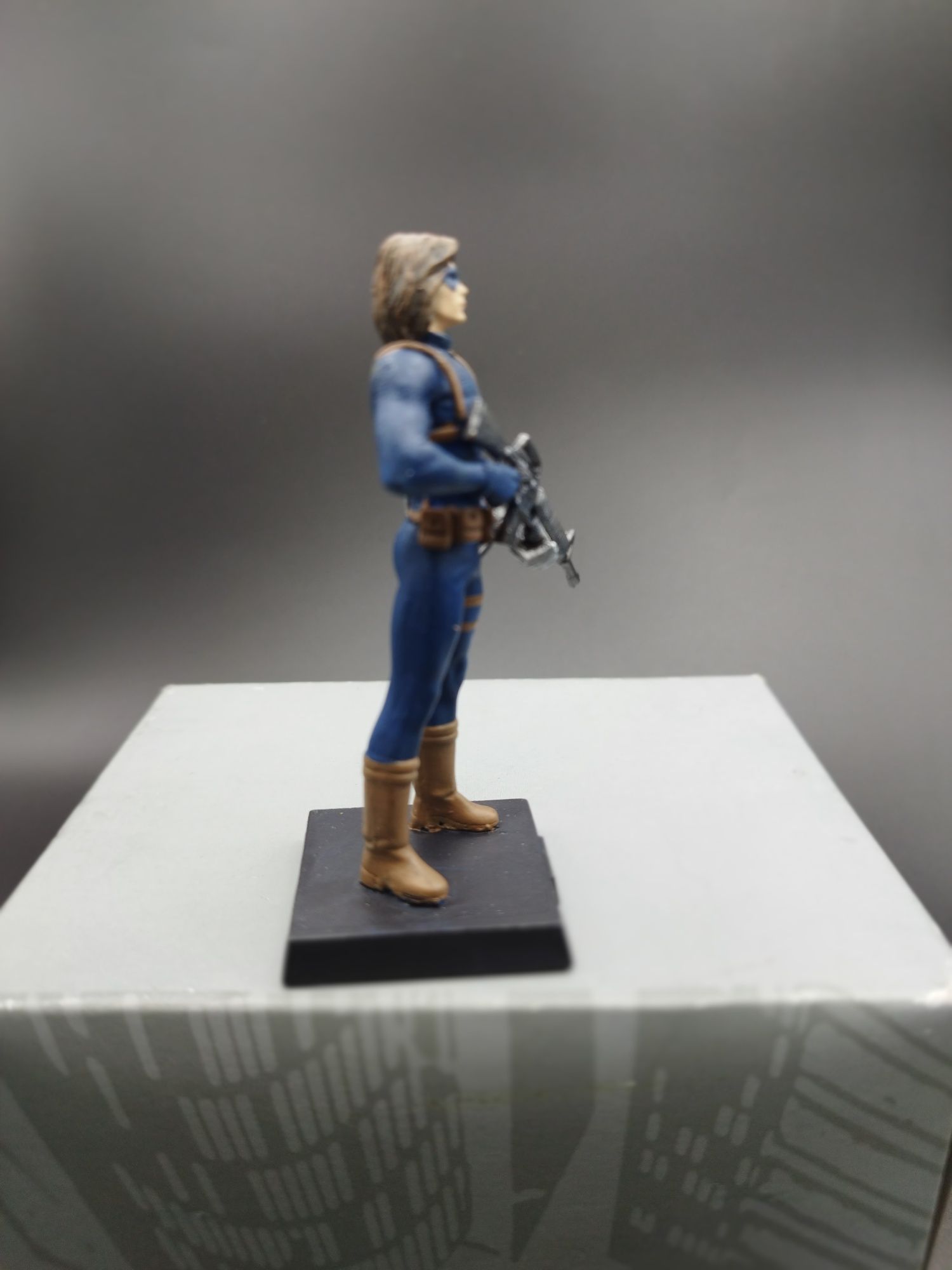 Figurka Marvel klasyczna Winter Soldier #85 ok 8 cm figurka ciężka