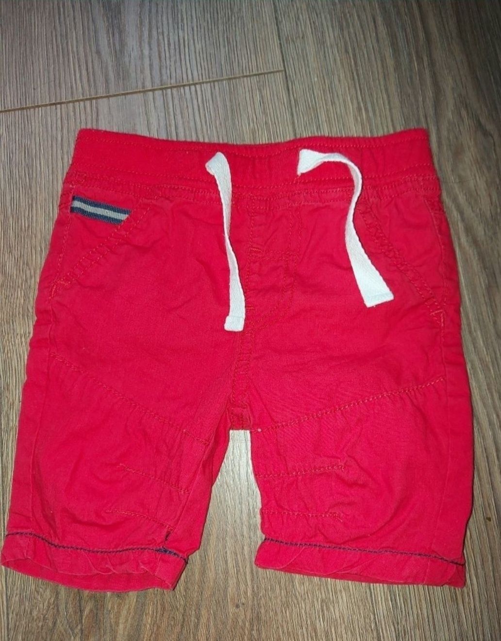 Spodenki 68 super stan 4 szt.