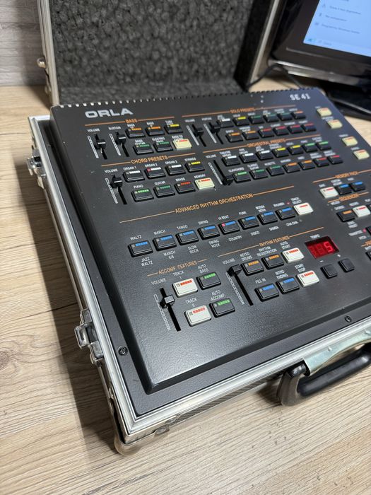 Orla SE 41 електронний синтезатор