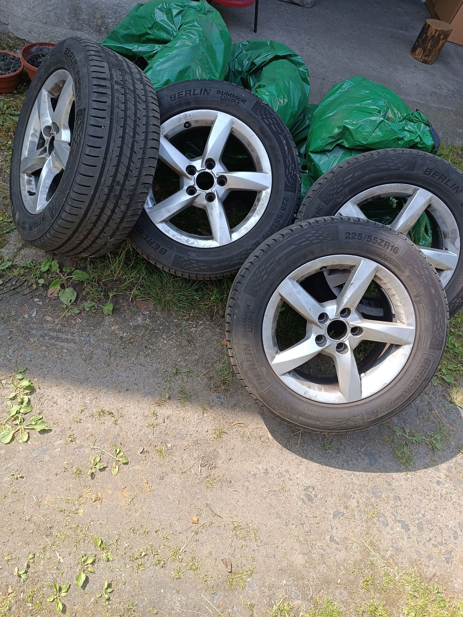 Na sprzedaz komplet felg r16 5x112 z oponami