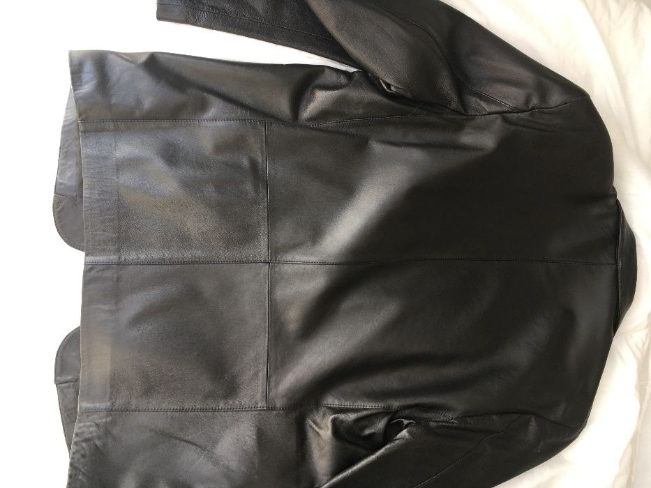 Casaco de cabedal preto