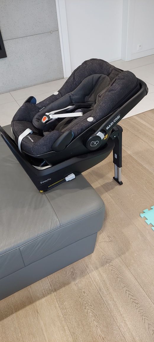 Fotelik Maxi-Cosi Pebble Plus oraz Baza 2Way Fix