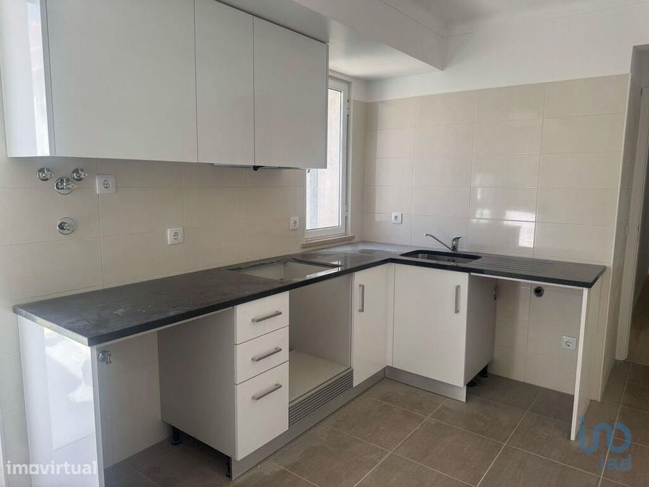 Apartamento T4 em Alcobaça e Vestiaria de 101,00 m2