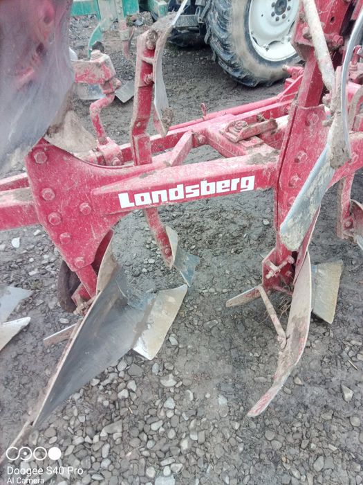 Pług 3 skibowy obrotowy