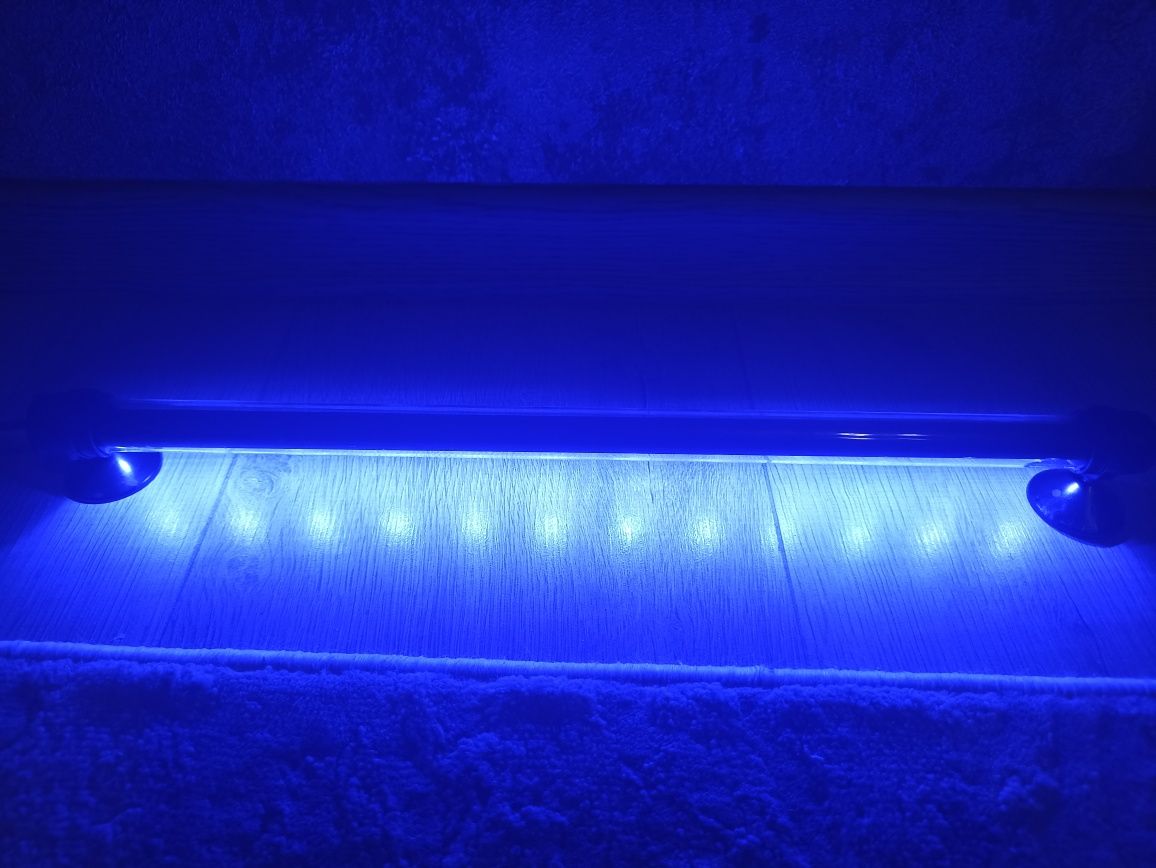 Підводна LED лампа в акваріум.