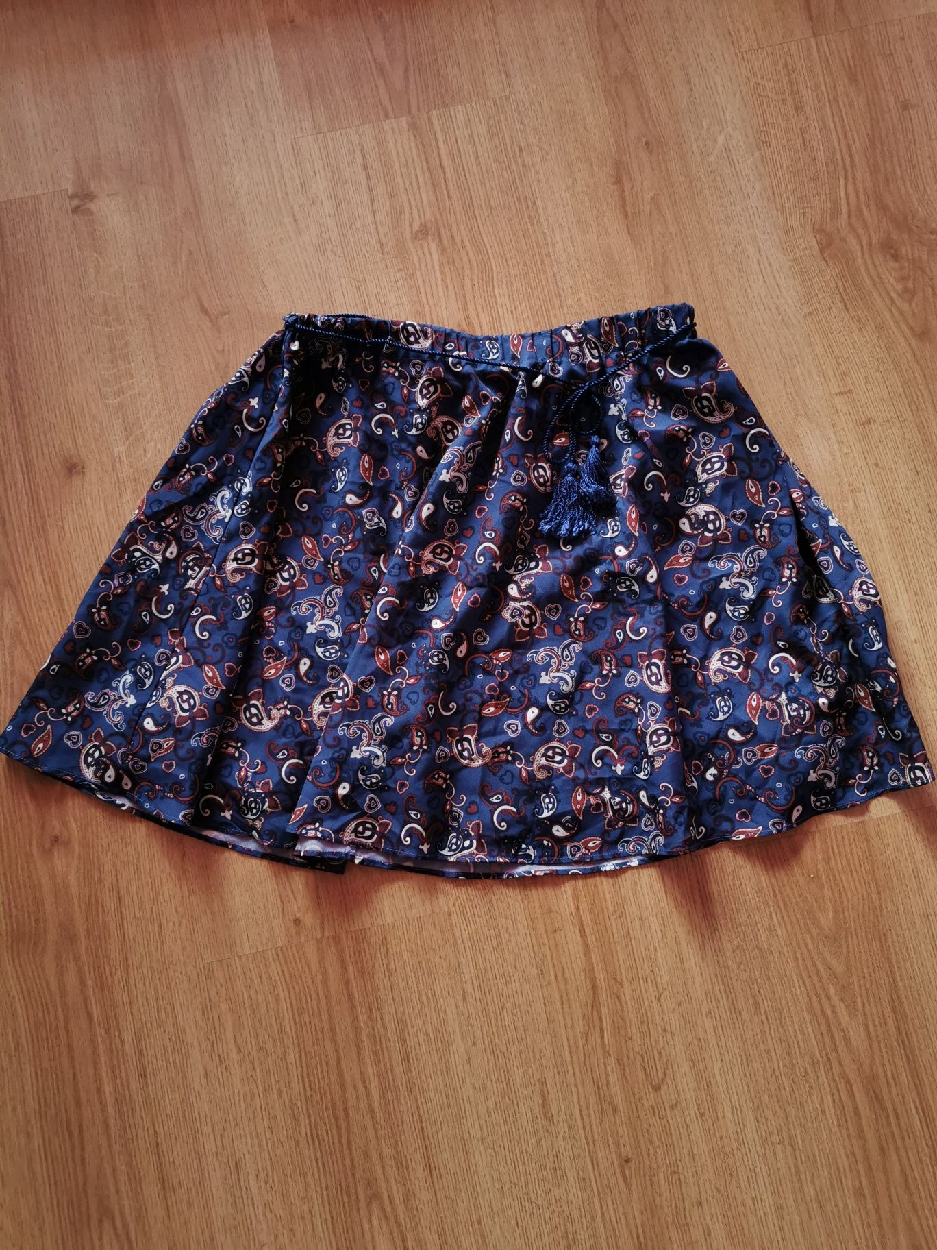 Granatowa spódniczka w paisley boho ze sznurkiem