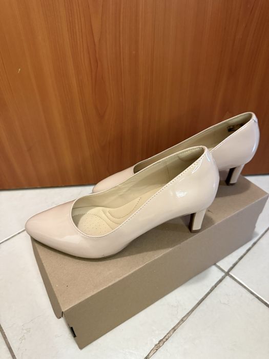 Туфлі лаковані пудрового кольору