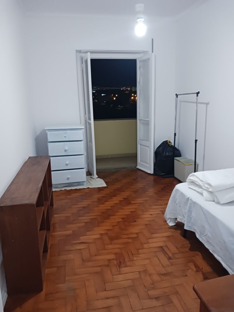 Quartos pra arrendar , Otima , Localização.