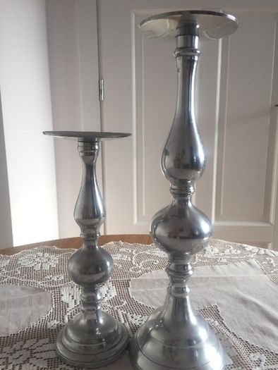 2 metalowe świeczniki , 25 i 37cm wysokie