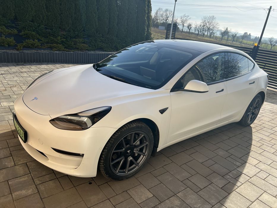 Odstąpię leasing na Tesla Model 3 Long Range