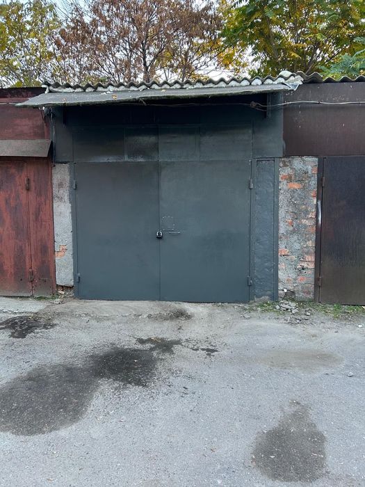 Гараж дє світло не вимикають