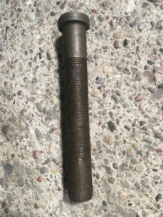 Szpilka przystawki koła Mtz Belarus M22x1,5 L-163mm