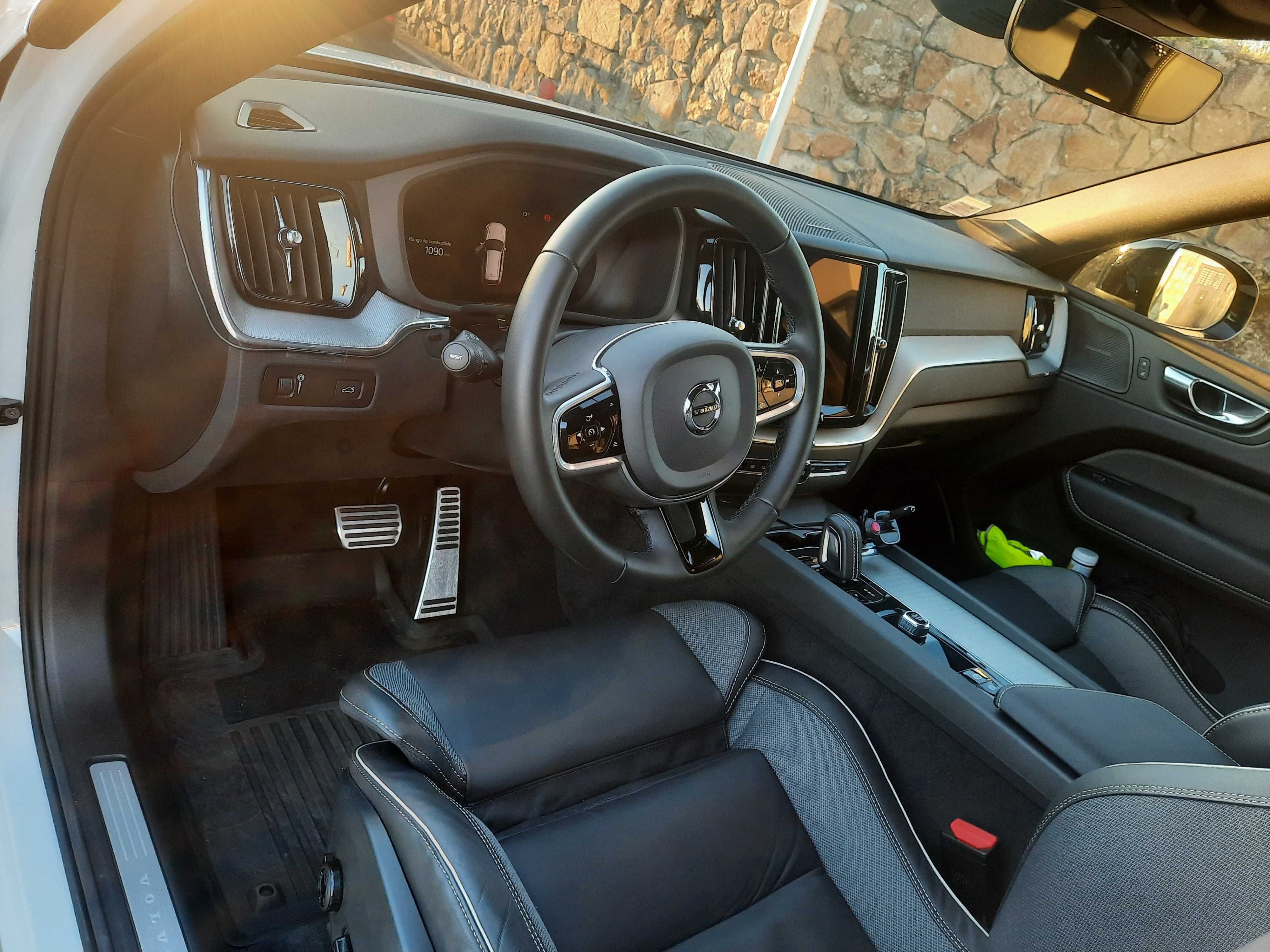Volvo XC60 2.0 B5 R-Design AWD