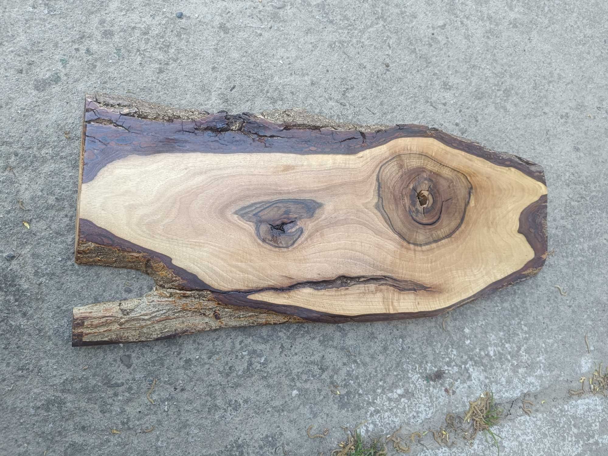 Deska dekoracyjna orzech włoski 85x30 Live Edge