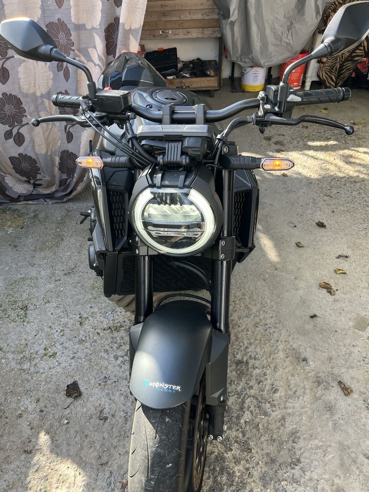 Moto honda Cb650RA modelo (Racer Cafe)