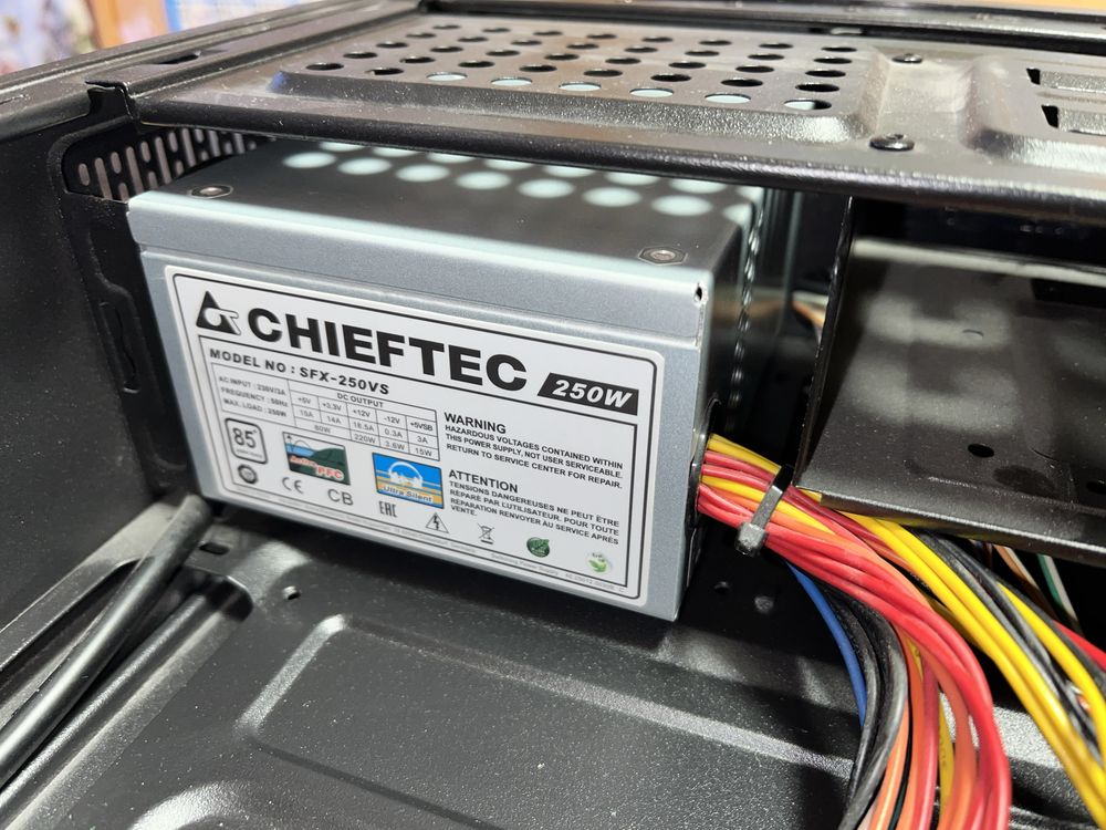 Корпус Chieftec UNI UE-02B 250W